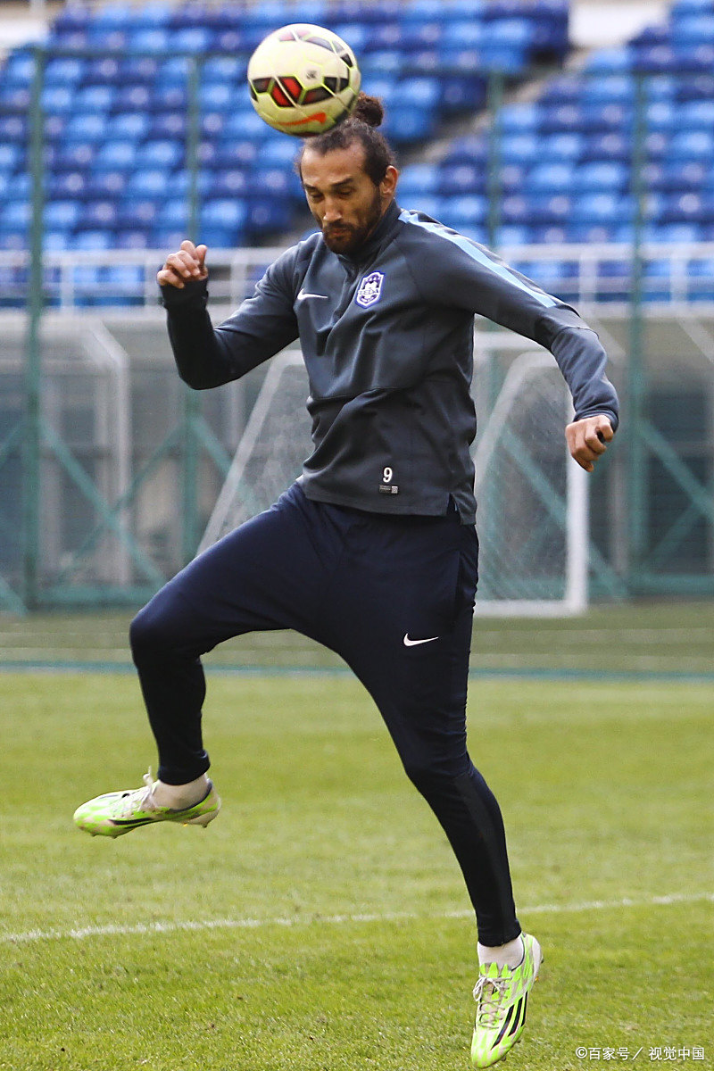 星空体育 -今晨里尔备战法国杯，单刀错失细节曝光，震撼外界，细节决定成败 